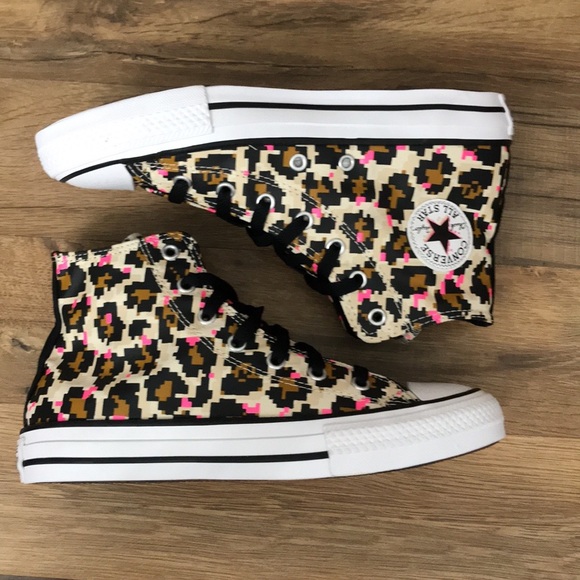 CONVERSE CTAS HIGH TOP BRAND NEW - Picture 9 of 16